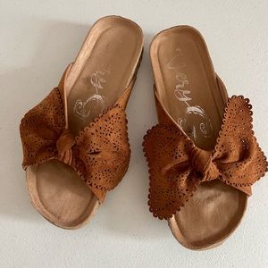 NWOT Very G Bow Sandals